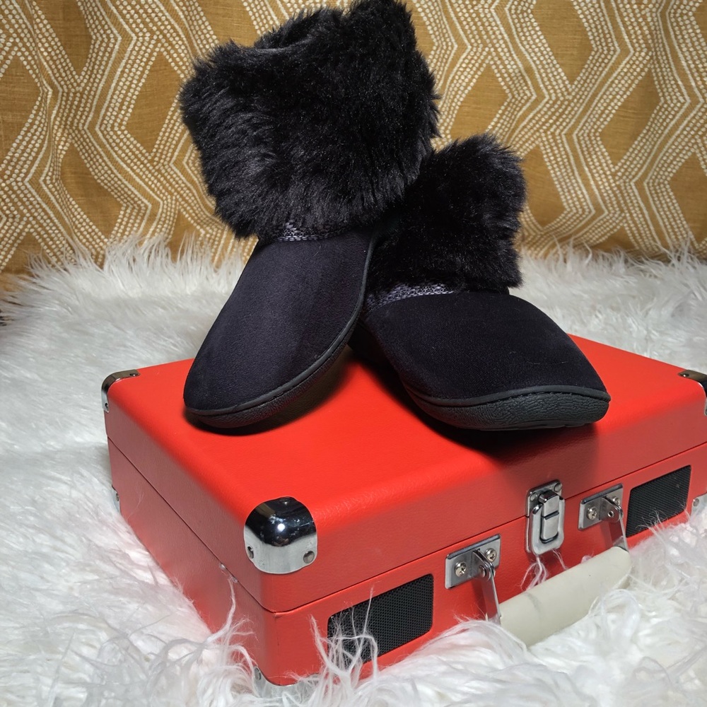 ISOTONER Black Microsuede Slippers